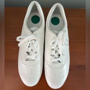 NEW! Women’s SAS Free Time Shoes Size 10 Slim/Narrow in White